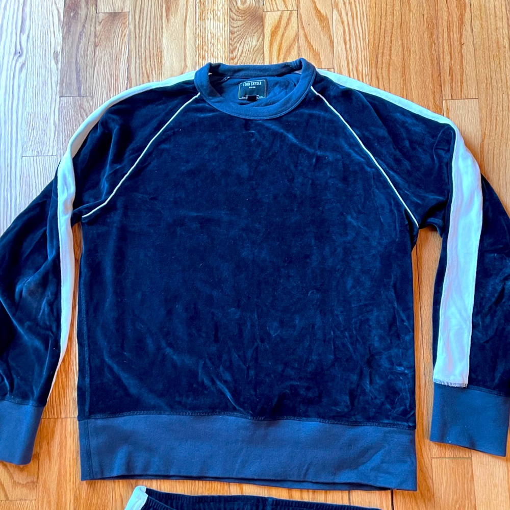 Todd Snyder Colorblock Velour Sweatshirt Men’s Size L Navy Crew Neck Long Sleeve